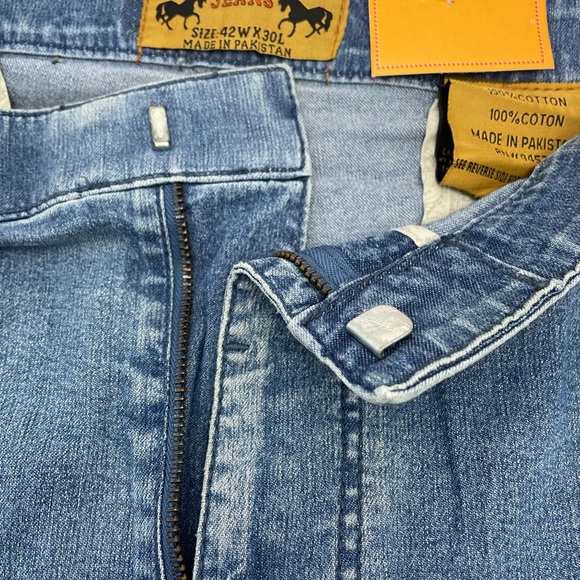 Ross Thomson Denim Jeans Faded Blue Distressed Straight NWT Men's 44 W x 32* - Picture 8 of 12